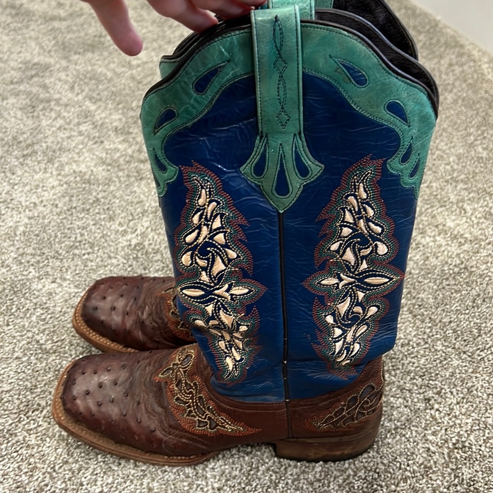 Lucchese womens size 8. Originally $645.